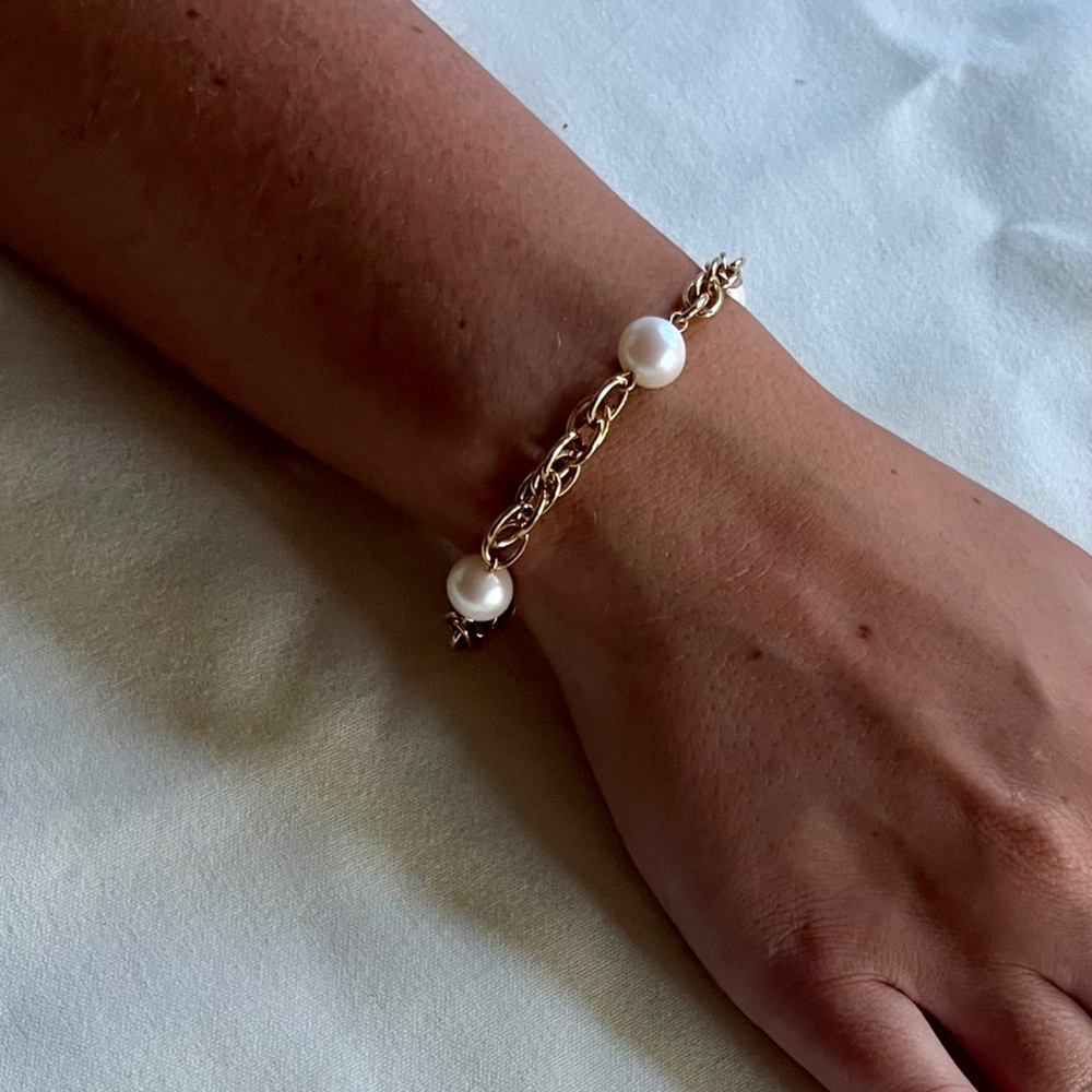 Vintage Monet Gold & Pearl Bracelet - Picture 10 of 16